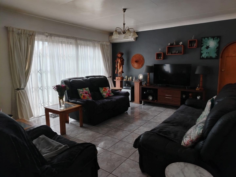 4 Bedroom Property for Sale in Mimosa Park Gauteng