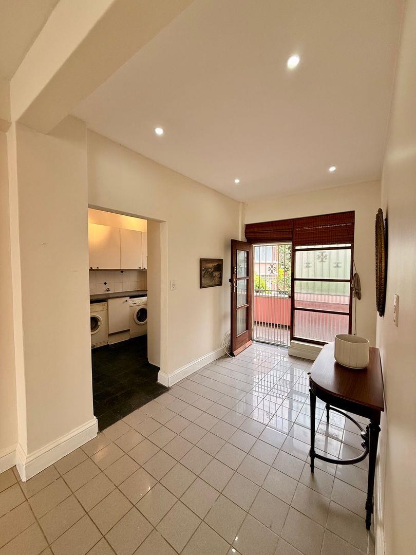 To Let 1 Bedroom Property for Rent in Rosebank Gauteng