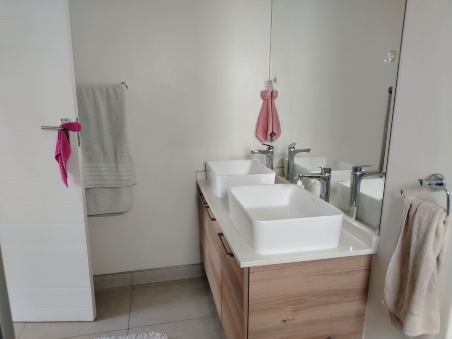 3 Bedroom Property for Sale in Longmeadow Gauteng