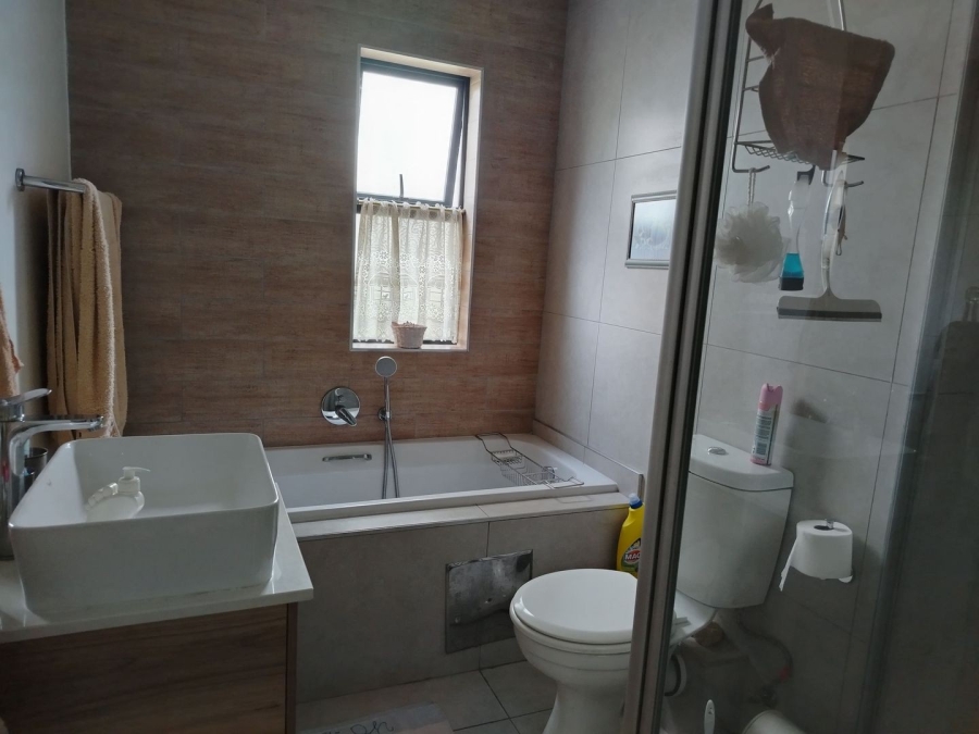 3 Bedroom Property for Sale in Longmeadow Gauteng