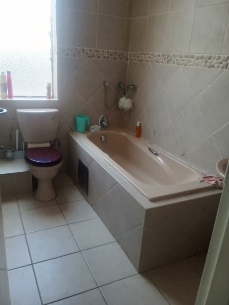 2 Bedroom Property for Sale in Florida Lake Gauteng