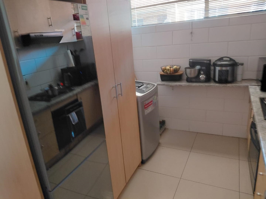 2 Bedroom Property for Sale in Florida Lake Gauteng