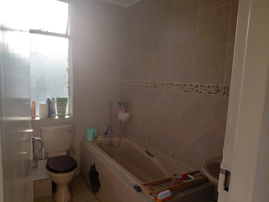 2 Bedroom Property for Sale in Florida Lake Gauteng