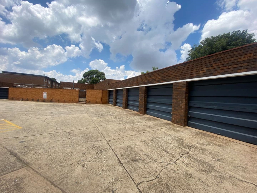 To Let 2 Bedroom Property for Rent in Monument Gauteng