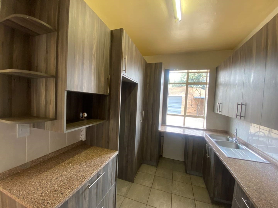 To Let 2 Bedroom Property for Rent in Monument Gauteng