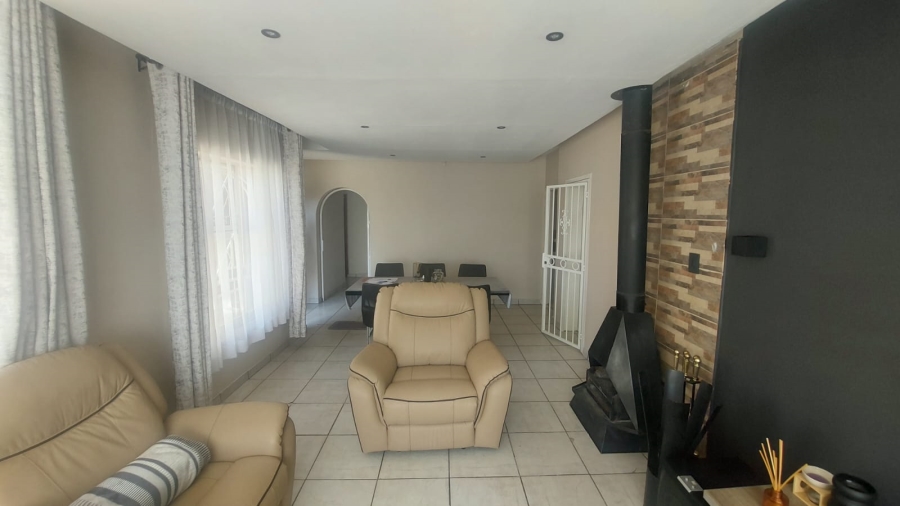 3 Bedroom Property for Sale in Roseacres Gauteng
