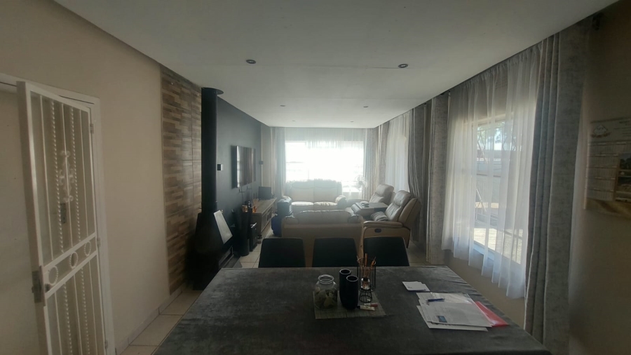 3 Bedroom Property for Sale in Roseacres Gauteng