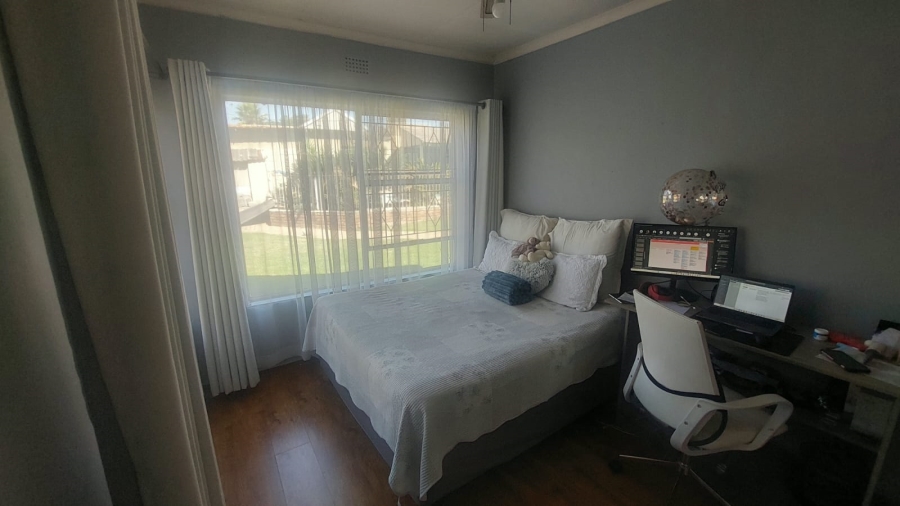 3 Bedroom Property for Sale in Roseacres Gauteng