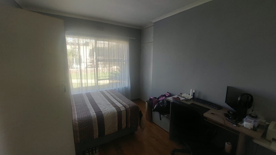 3 Bedroom Property for Sale in Roseacres Gauteng