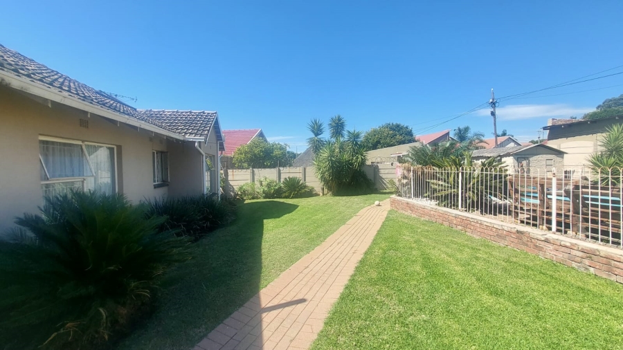 3 Bedroom Property for Sale in Roseacres Gauteng
