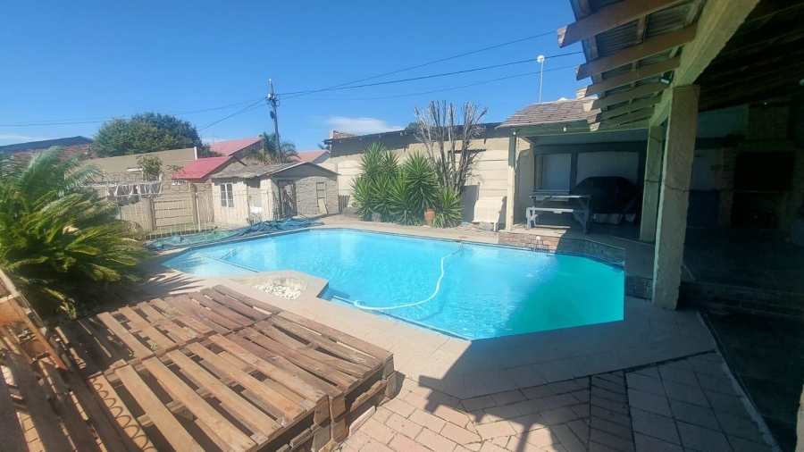 3 Bedroom Property for Sale in Roseacres Gauteng