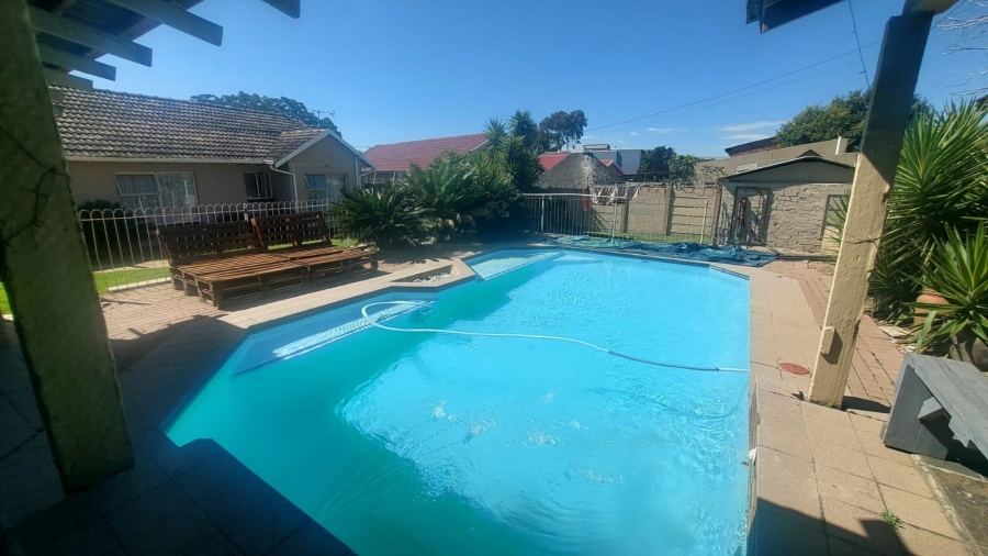 3 Bedroom Property for Sale in Roseacres Gauteng