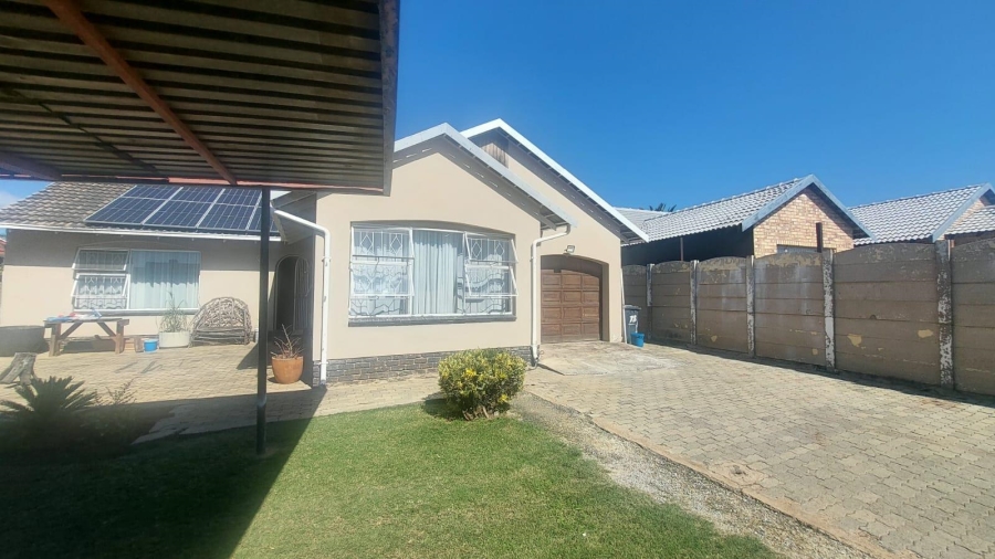 3 Bedroom Property for Sale in Roseacres Gauteng