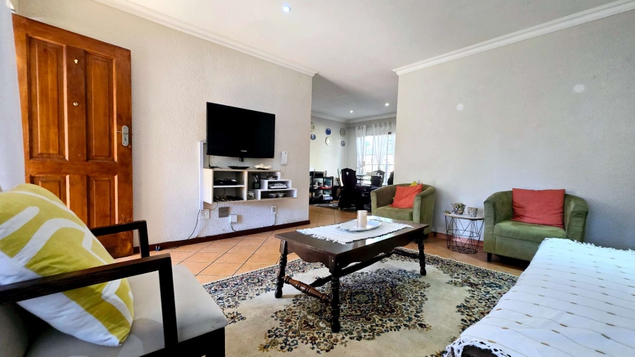 2 Bedroom Property for Sale in La Montagne Gauteng