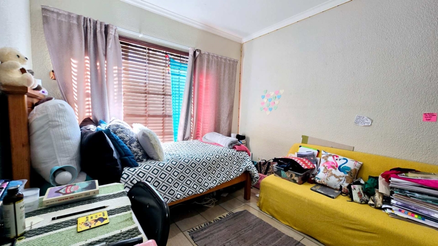2 Bedroom Property for Sale in La Montagne Gauteng