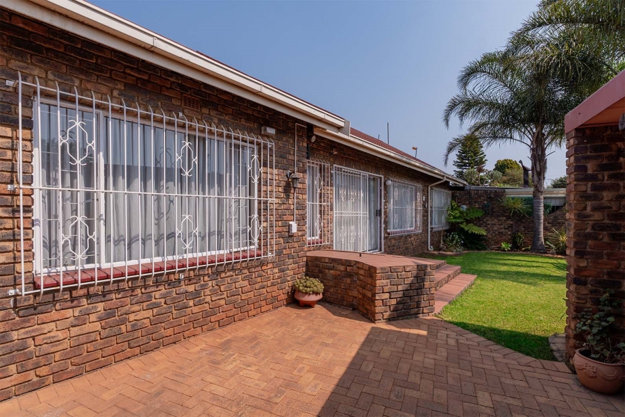 1 Bedroom Property for Sale in Birchleigh North Gauteng
