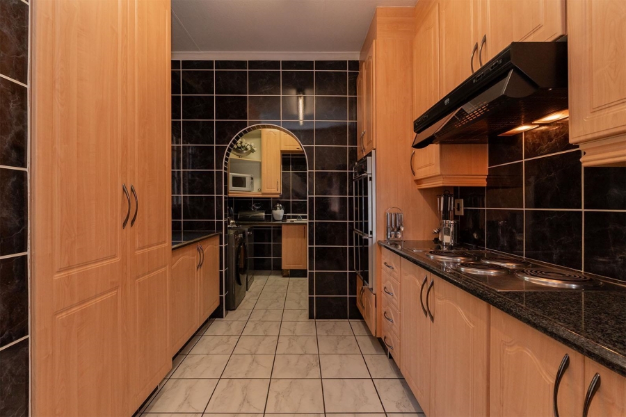 1 Bedroom Property for Sale in Birchleigh North Gauteng