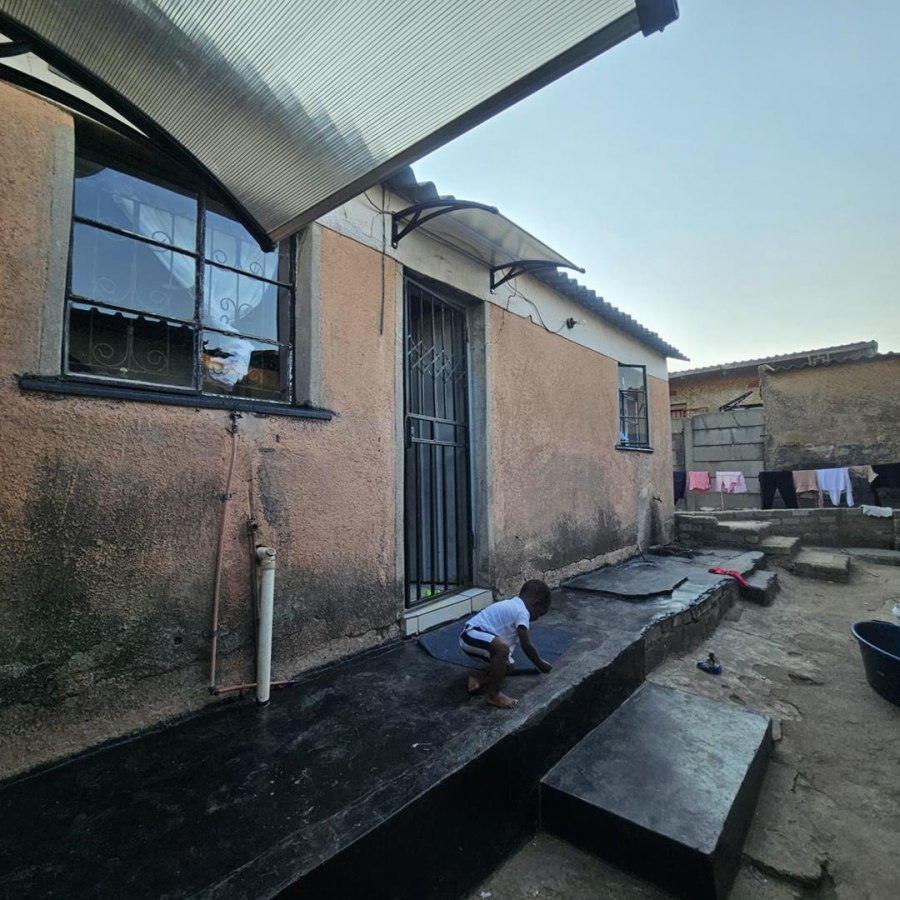 7 Bedroom Property for Sale in Umthambeka Gauteng