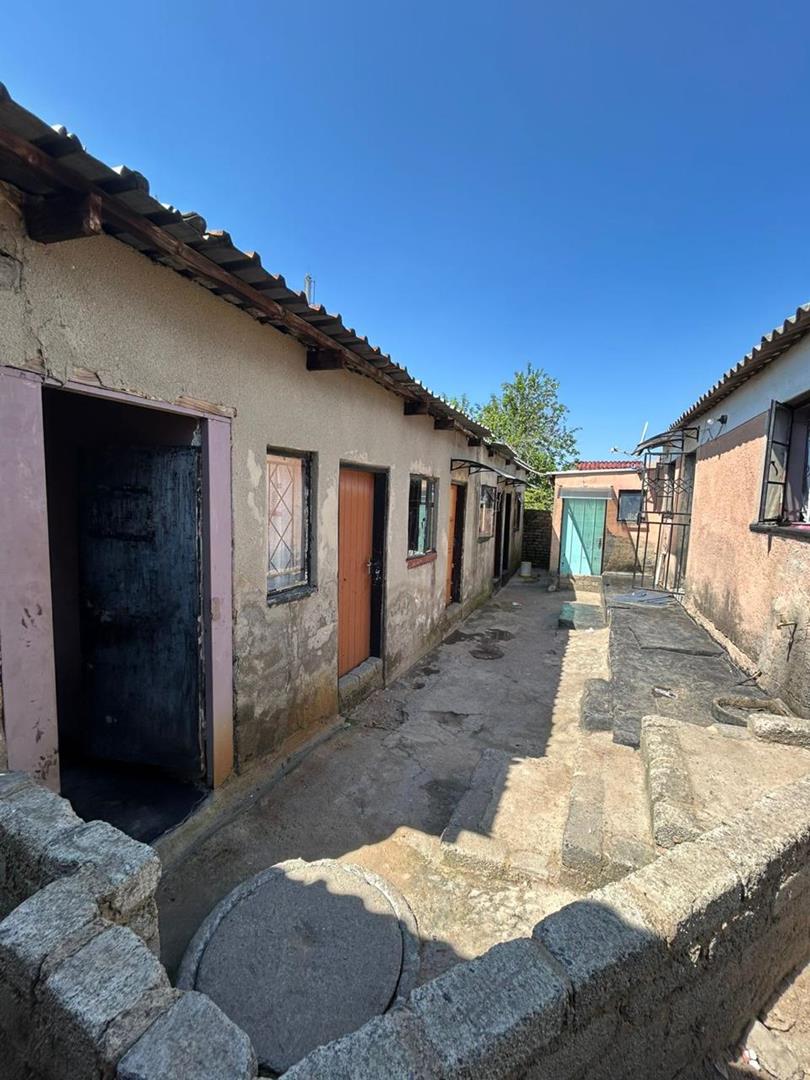 7 Bedroom Property for Sale in Umthambeka Gauteng