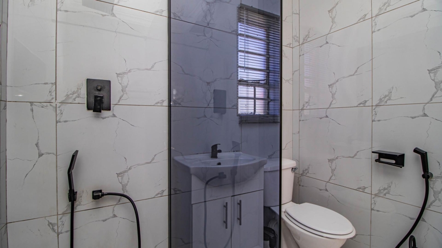 2 Bedroom Property for Sale in Rynsoord Gauteng