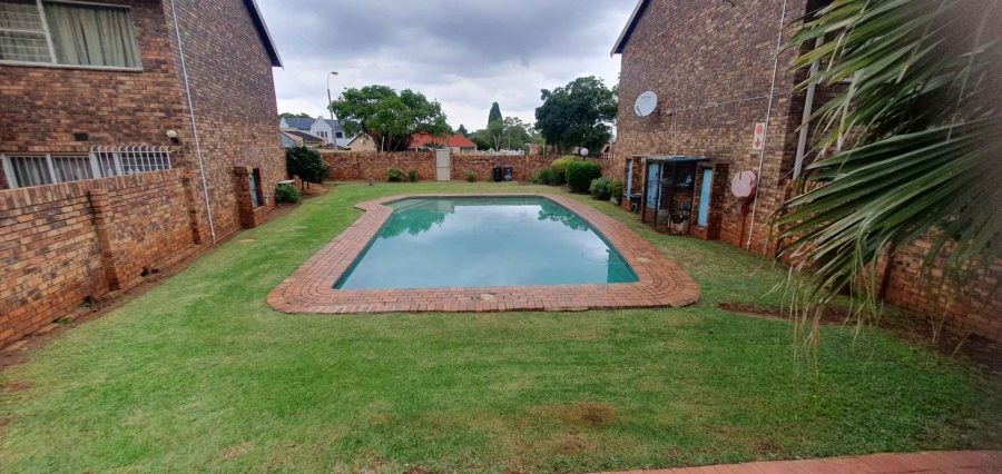 2 Bedroom Property for Sale in Fleurhof Gauteng