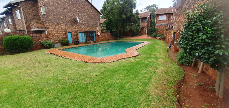 2 Bedroom Property for Sale in Fleurhof Gauteng