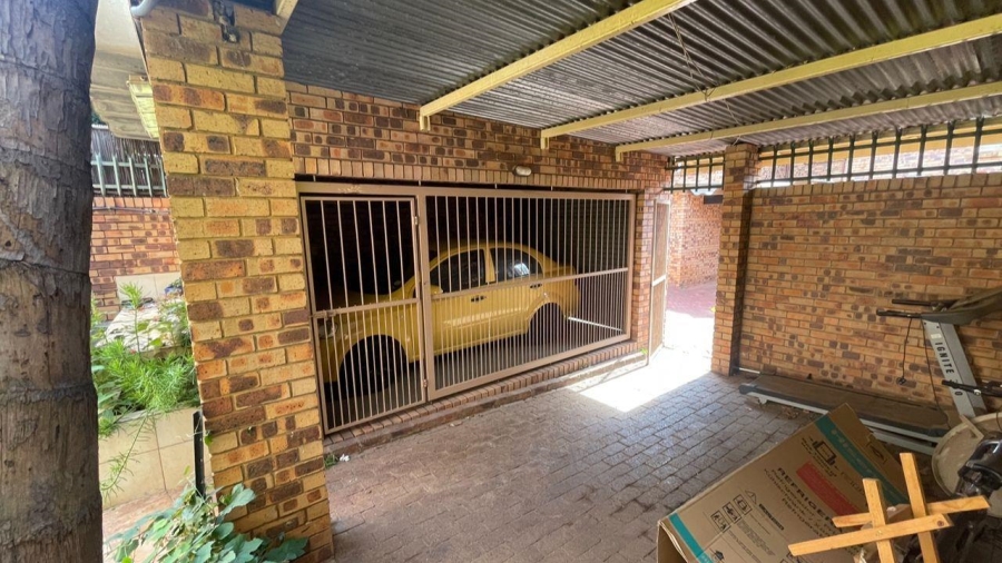 2 Bedroom Property for Sale in Weavind Park Gauteng