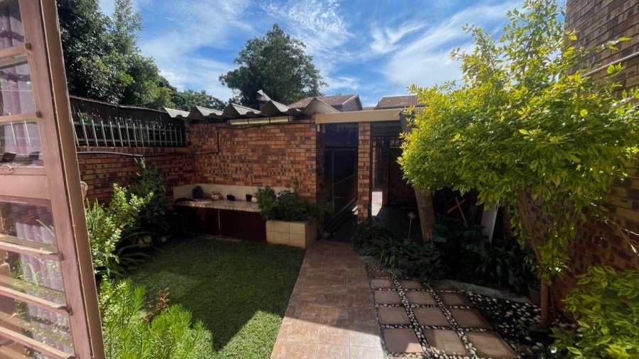 2 Bedroom Property for Sale in Weavind Park Gauteng
