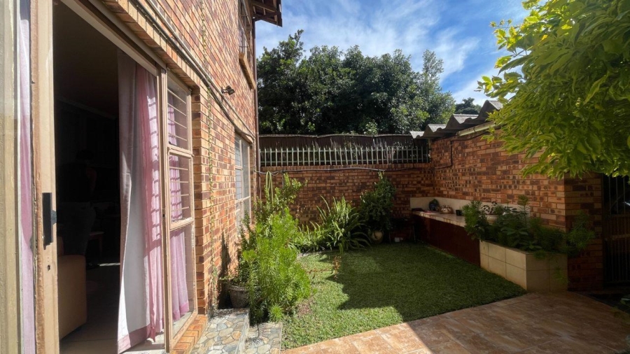 2 Bedroom Property for Sale in Weavind Park Gauteng