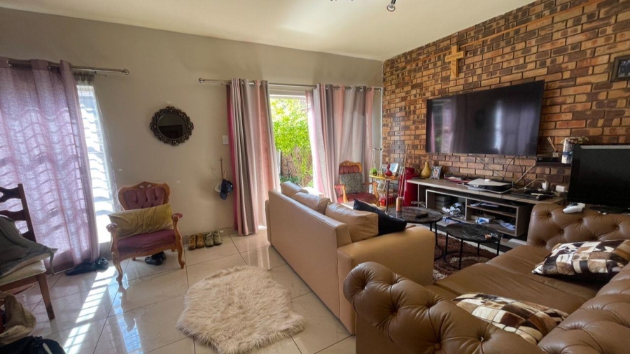 2 Bedroom Property for Sale in Weavind Park Gauteng