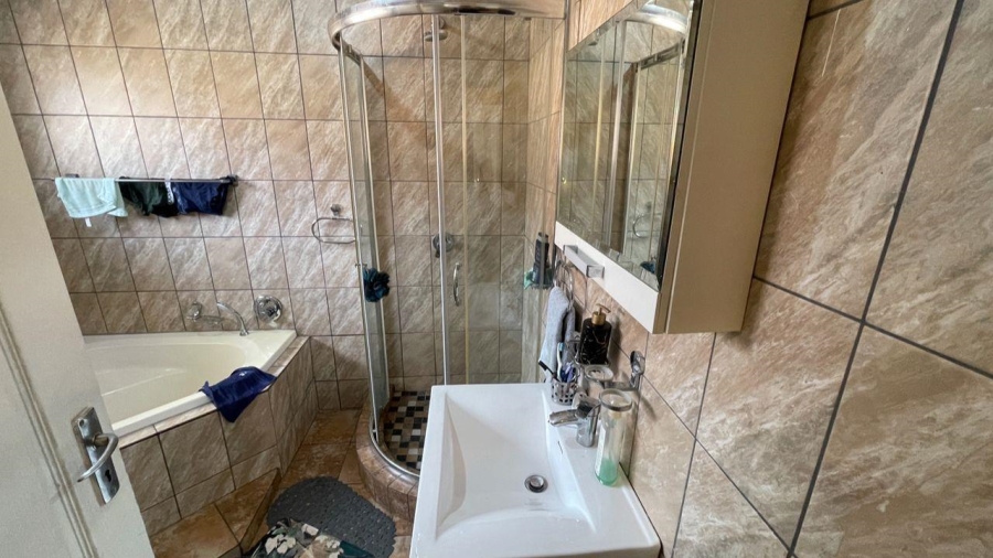 2 Bedroom Property for Sale in Weavind Park Gauteng