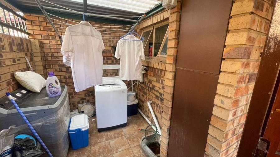 2 Bedroom Property for Sale in Weavind Park Gauteng