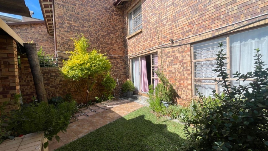 2 Bedroom Property for Sale in Weavind Park Gauteng