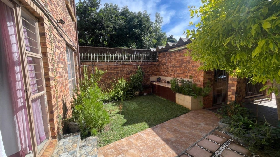 2 Bedroom Property for Sale in Weavind Park Gauteng