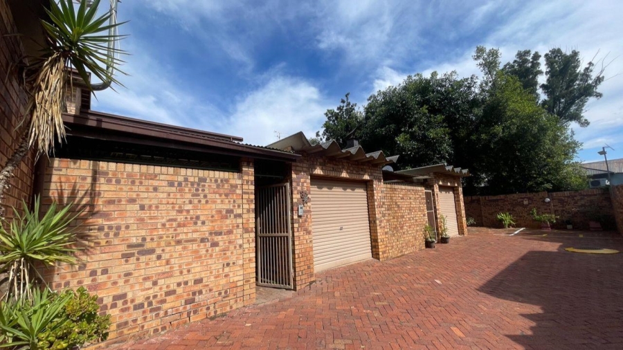 2 Bedroom Property for Sale in Weavind Park Gauteng