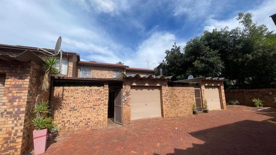 2 Bedroom Property for Sale in Weavind Park Gauteng