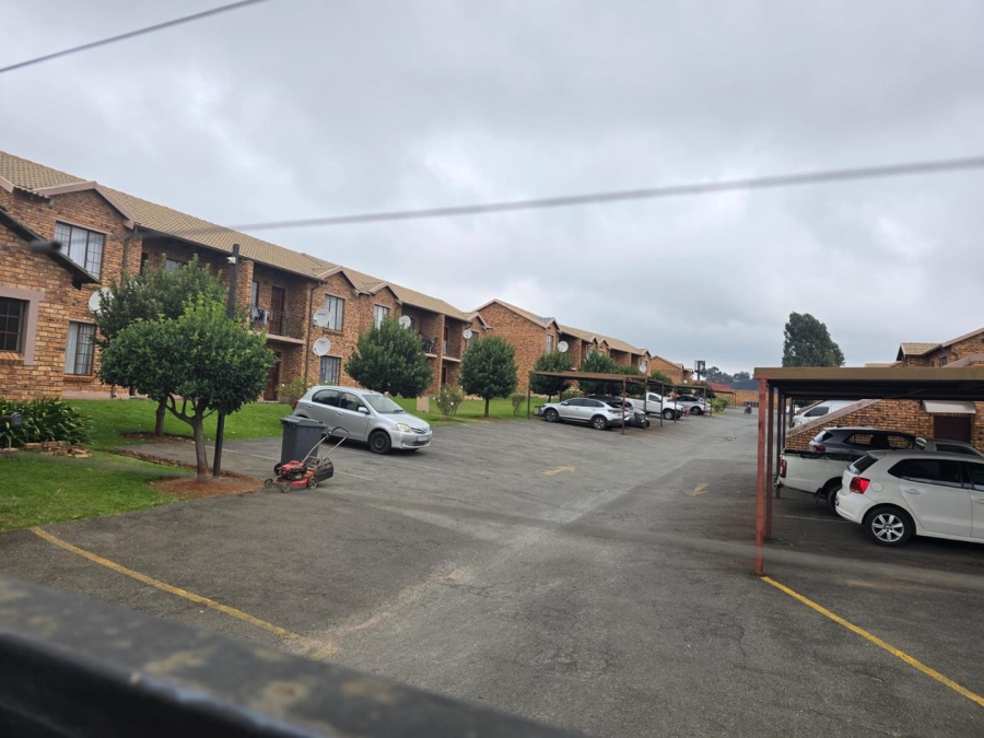 2 Bedroom Property for Sale in Chloorkop Gauteng
