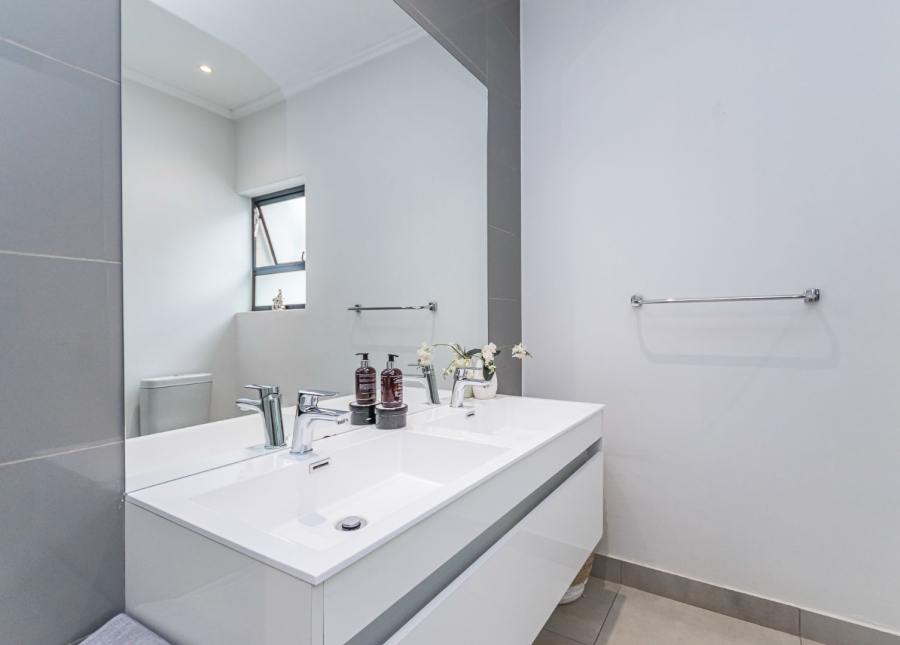 3 Bedroom Property for Sale in Pinehaven Gauteng