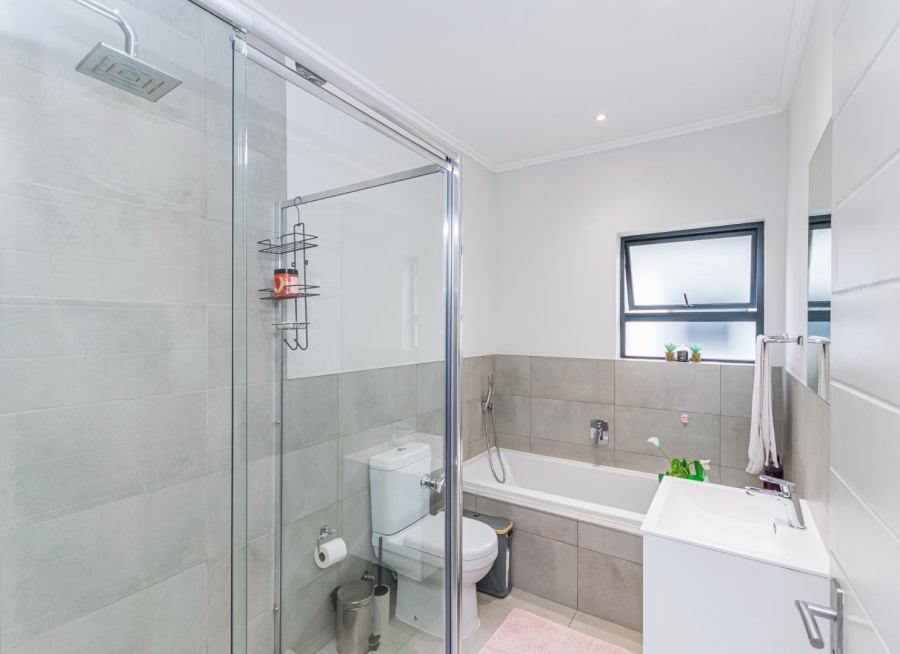 3 Bedroom Property for Sale in Pinehaven Gauteng