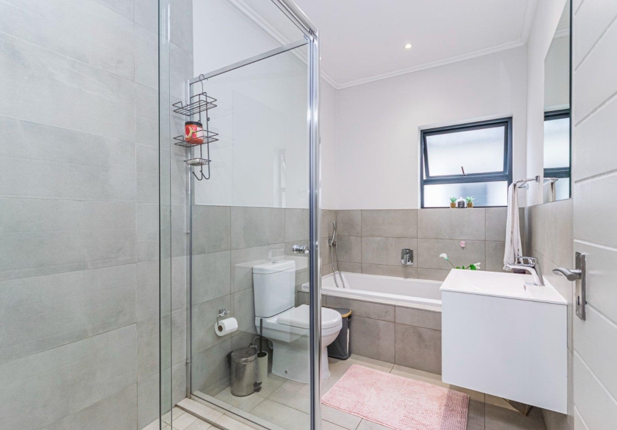3 Bedroom Property for Sale in Pinehaven Gauteng