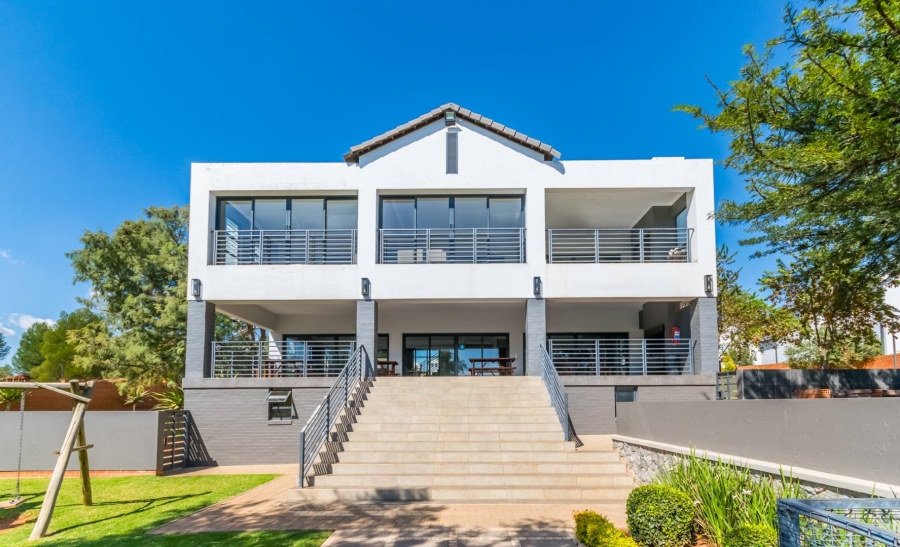 3 Bedroom Property for Sale in Pinehaven Gauteng