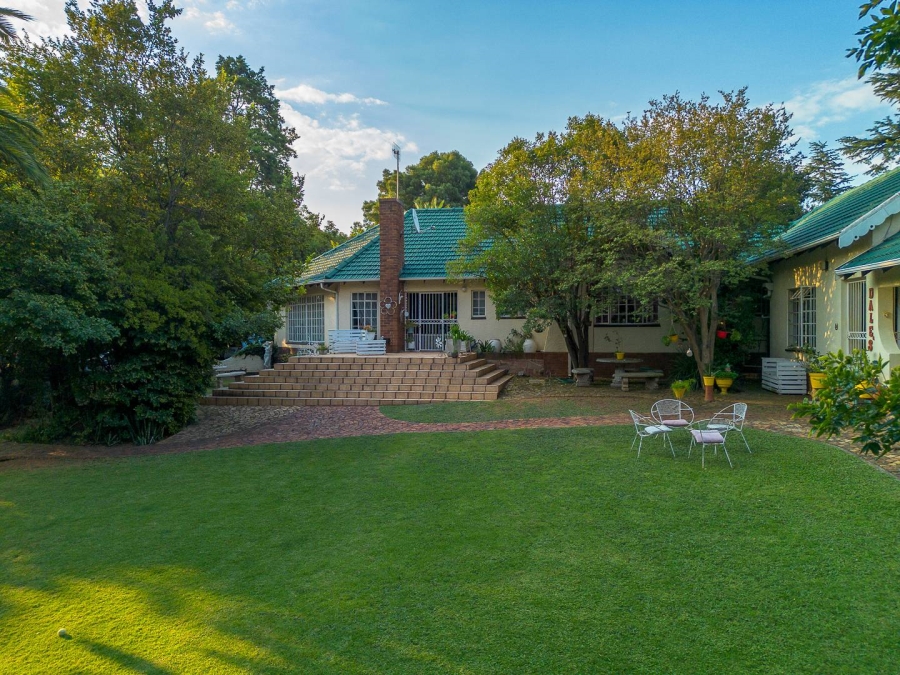 11 Bedroom Property for Sale in Mondeor Gauteng