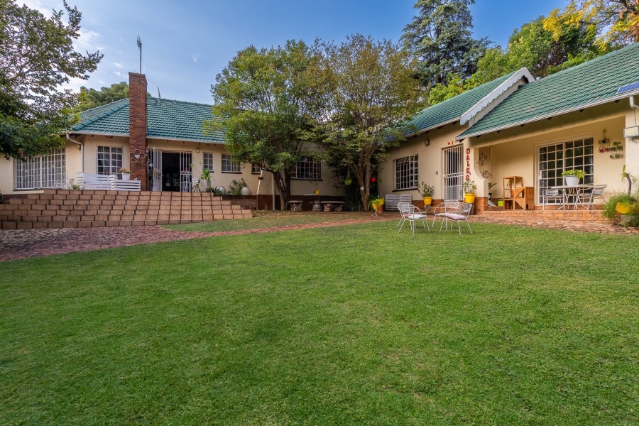 11 Bedroom Property for Sale in Mondeor Gauteng