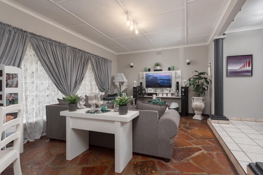 11 Bedroom Property for Sale in Mondeor Gauteng