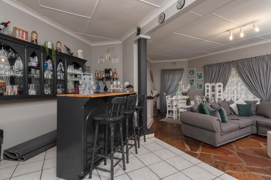11 Bedroom Property for Sale in Mondeor Gauteng