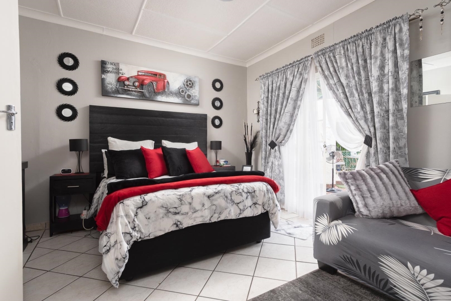 11 Bedroom Property for Sale in Mondeor Gauteng