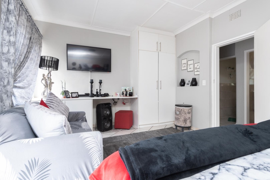 11 Bedroom Property for Sale in Mondeor Gauteng