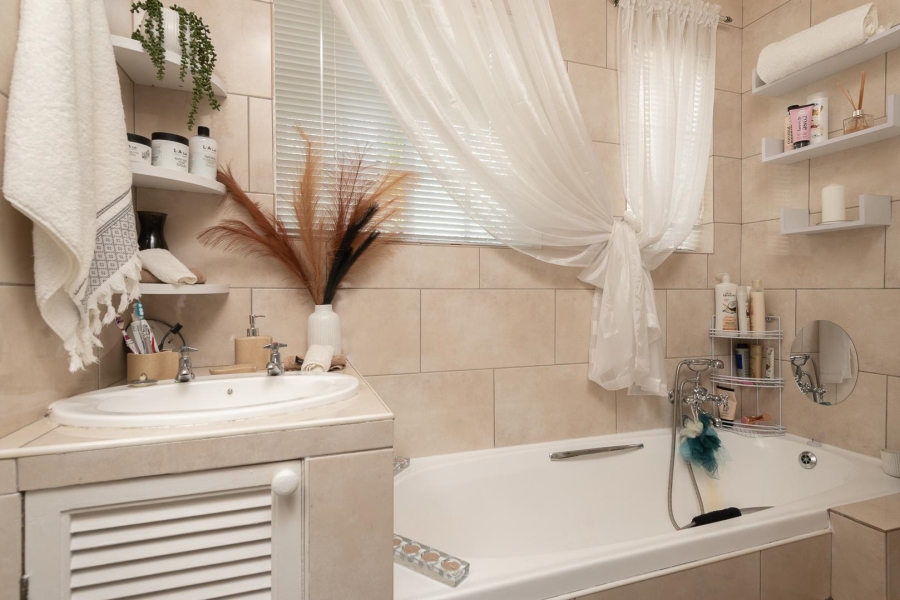 11 Bedroom Property for Sale in Mondeor Gauteng