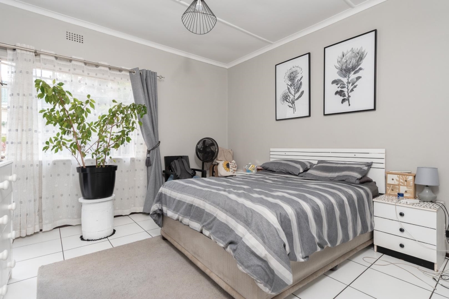 11 Bedroom Property for Sale in Mondeor Gauteng