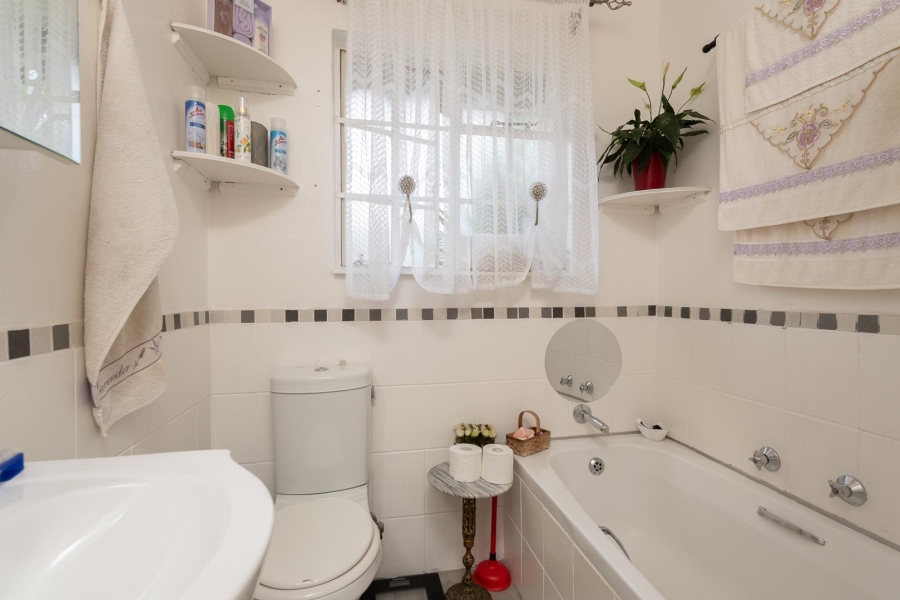 11 Bedroom Property for Sale in Mondeor Gauteng